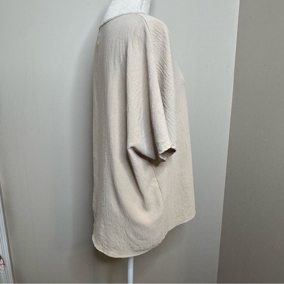 🤎 Tan V-Neck Short Sleeve Blouse | 2 Hearts | Size XL - Picture 3 of 7